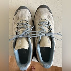 Practically new ON Cloud Venture trail running shoes!